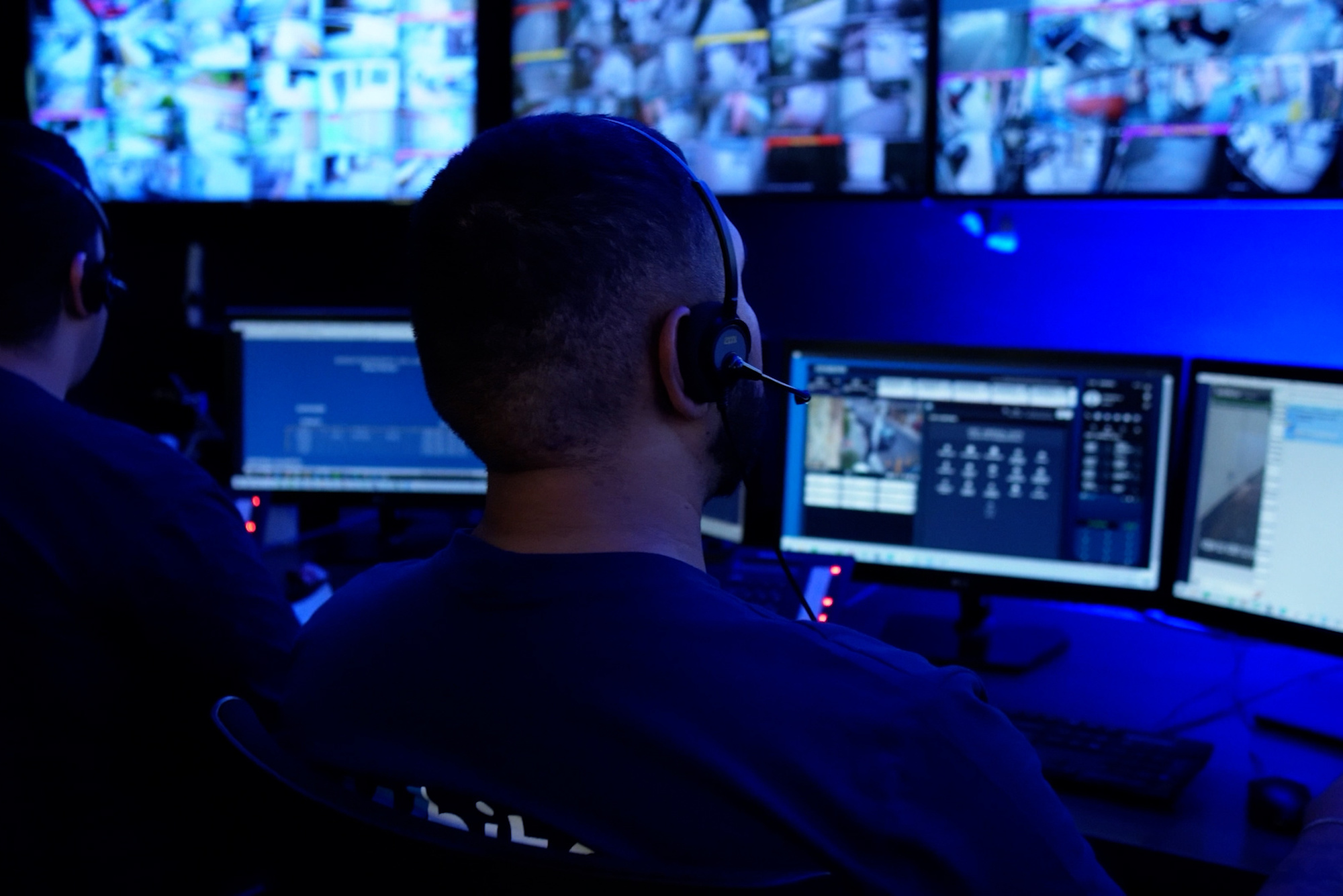 Como funciona o monitoramento humano das torres de vigilância